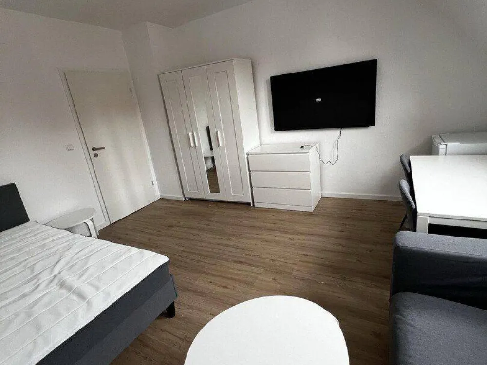 Neu renovierte 3 er WG in Stuttgart Ost 3.OG rechts