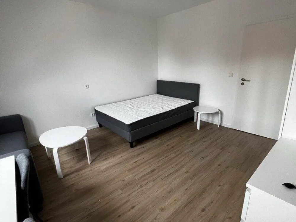 Neu renovierte 3 er WG in Stuttgart Ost 3.OG rechts