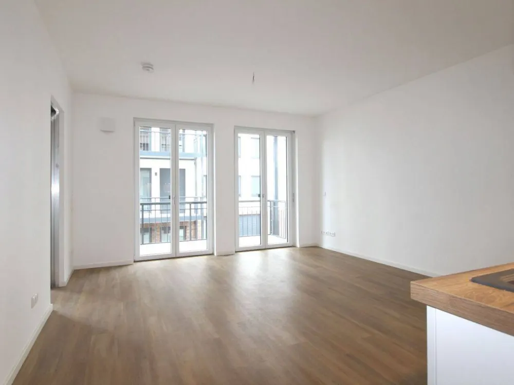 **Helle 2 Zimmer mit EBK und Badewanne in ruhiger Seitenstraße**