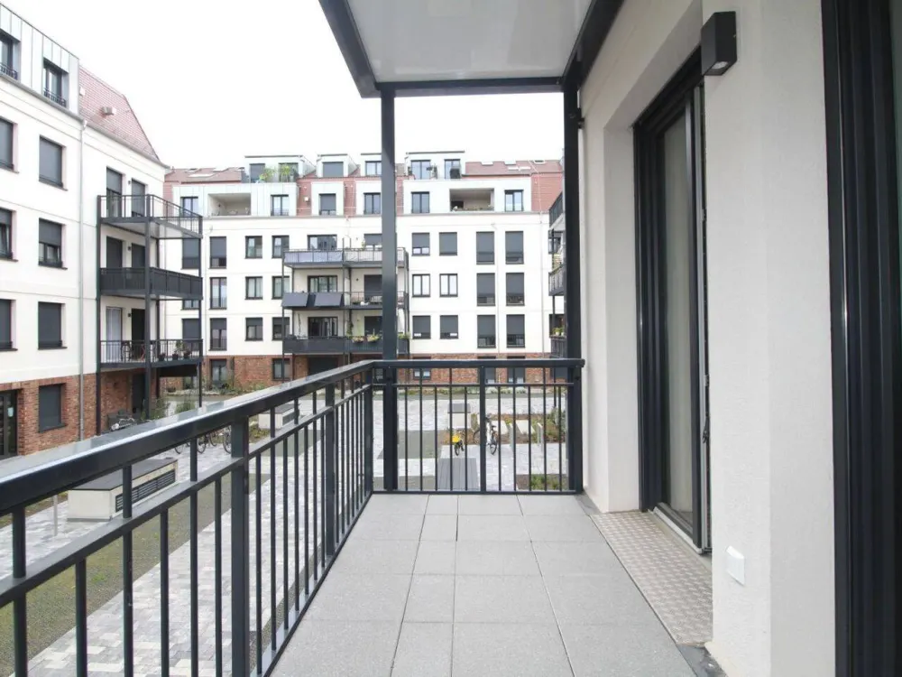 **Helle 2 Zimmer mit EBK und Badewanne in ruhiger Seitenstraße**