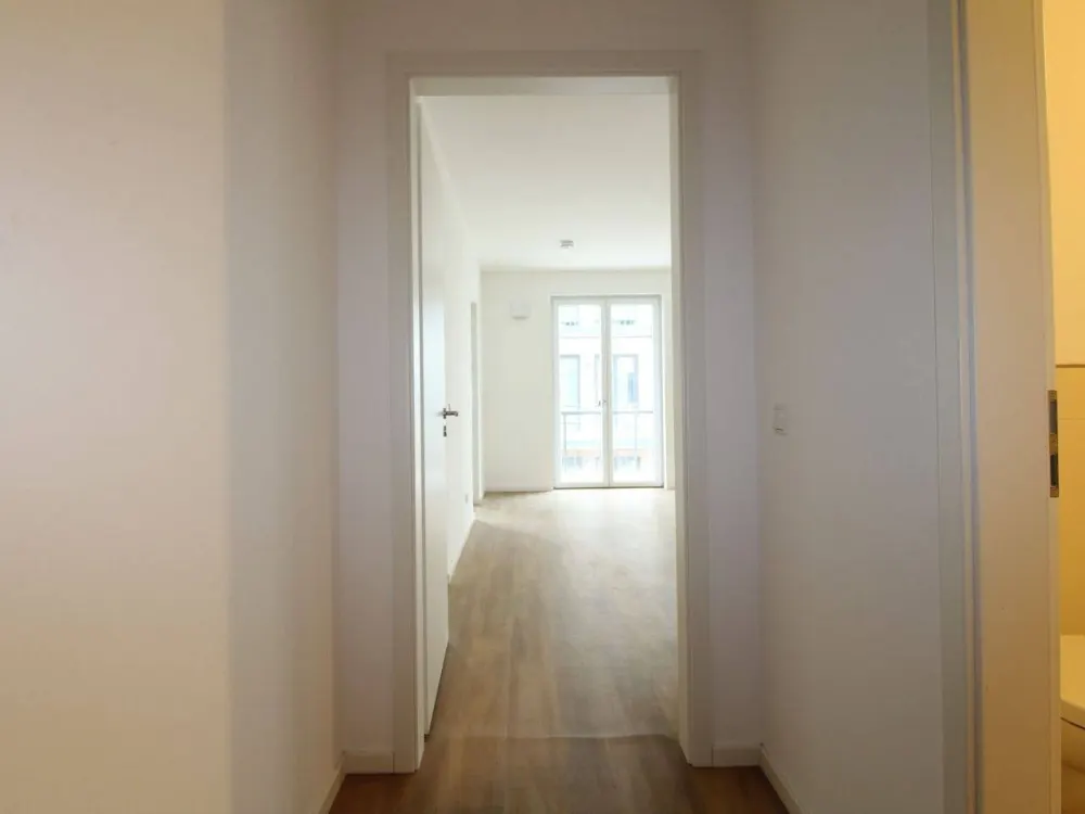 **Helle 2 Zimmer mit EBK und Badewanne in ruhiger Seitenstraße**