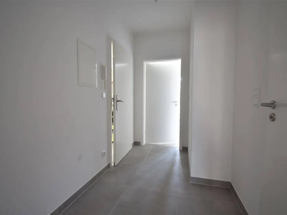 Ideal für Singles! Renovierte 2-Zi-Whg mit Balkon zu vermieten