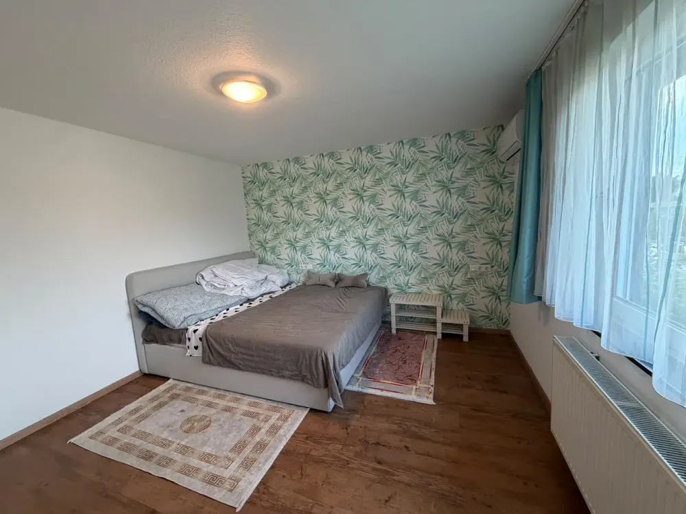 Schöne 5-Zimmer-Wohnung mit zwei Bädern und Balkon!