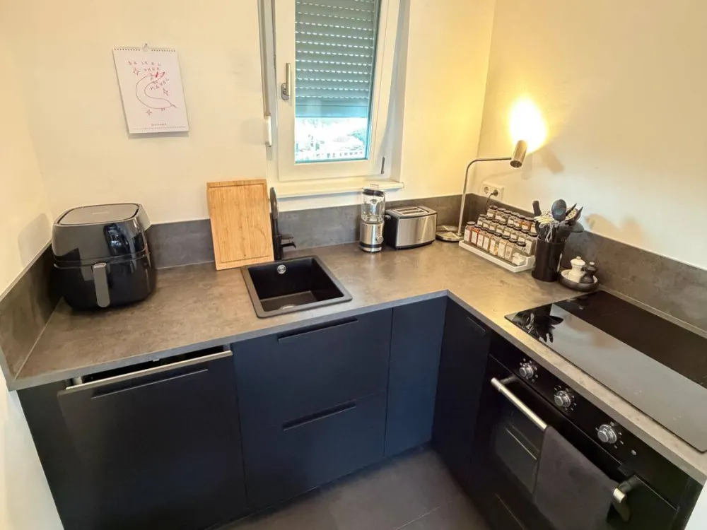 Moderne 2-Zimmer-Wohnung in ruhiger Gegend - - Übernahme EBK möglich