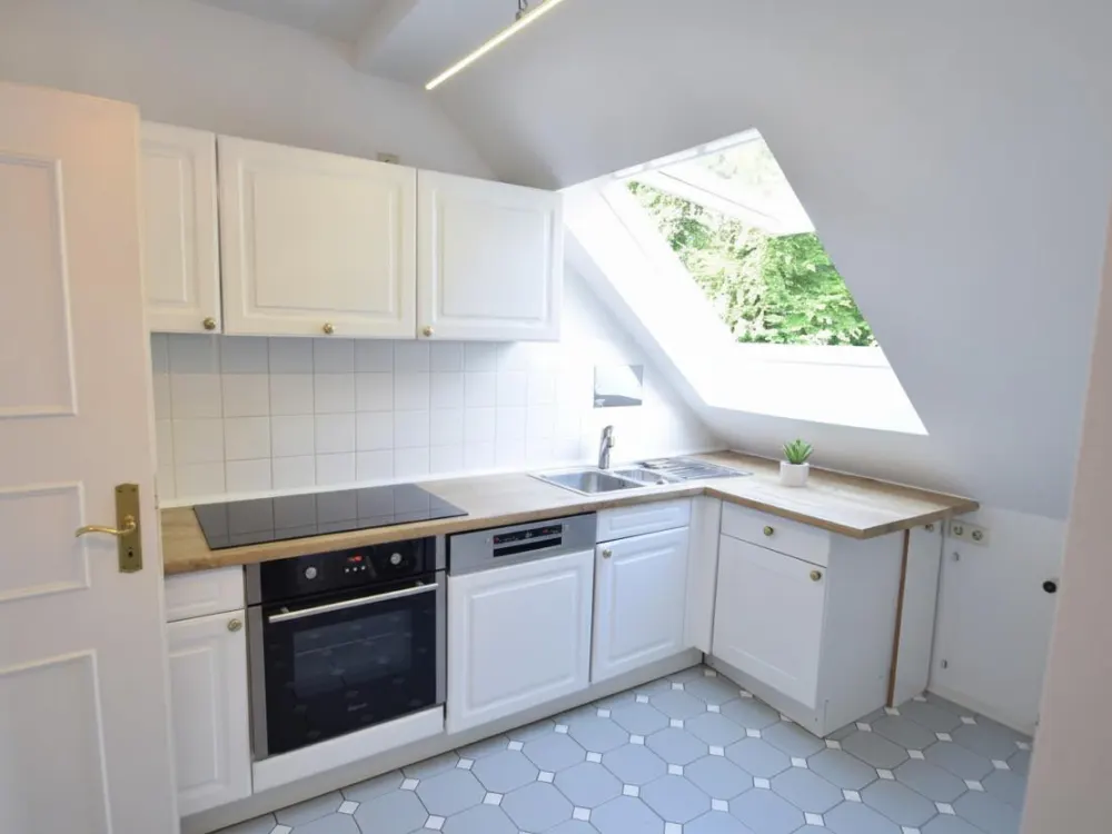 Wohnen mit besonderem Flair: 2-Zimmer-Dachgeschosswohnung mit großzügiger Dachterrasse