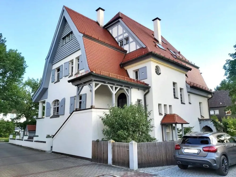 Über den Dächern Reichelsdorfs, außergewöhnliche Maisonette mit Galerie, Kamin und eigenem Garten