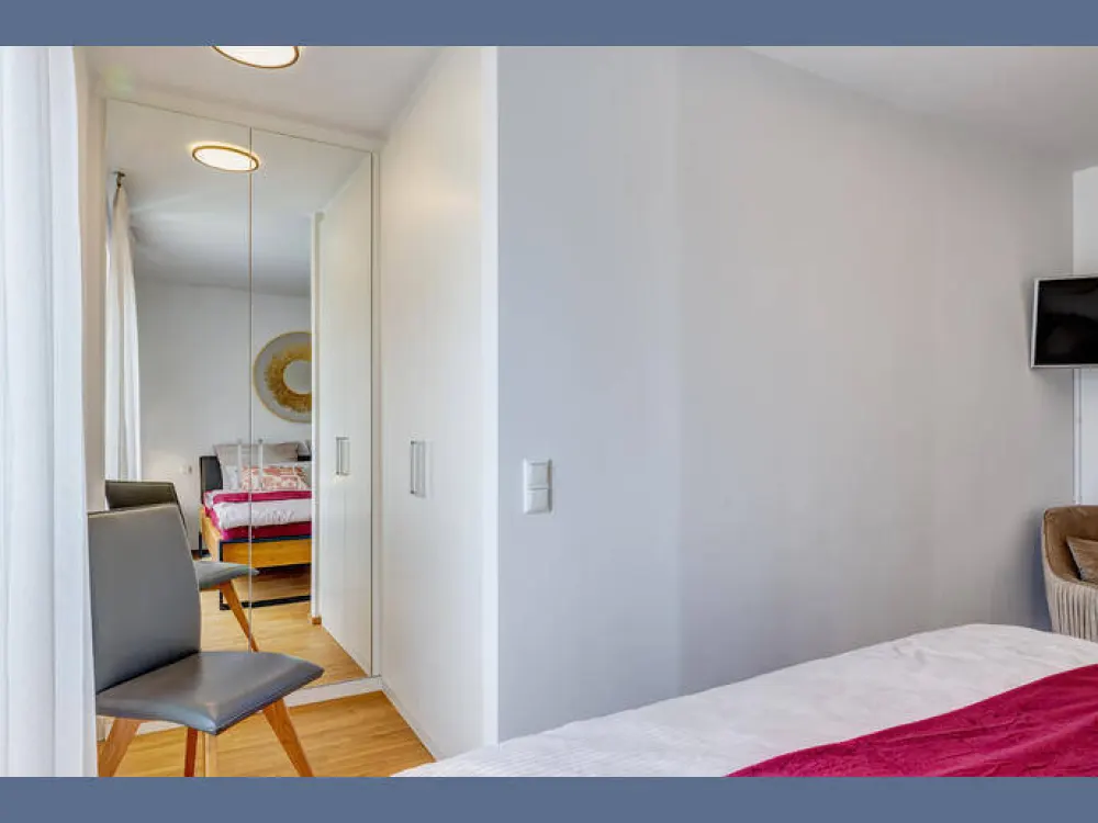 Möbliert: Helle Neubauwohnung mit idealem Schnitt und Balkon