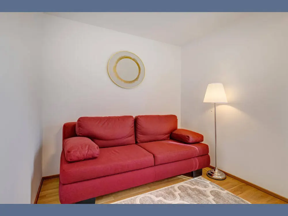 Möbliert: Helle Neubauwohnung mit idealem Schnitt und Balkon