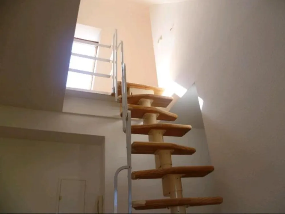 Schöne Dach Wohnung mit ca. 56qm auf Wunsch mit Parkplatz
