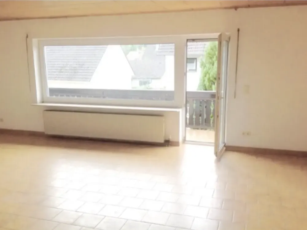 Freundliche 4 1/2 -Zimmer-Terrassenwohnung mit Balkon und Einbauküche in Rodenbach