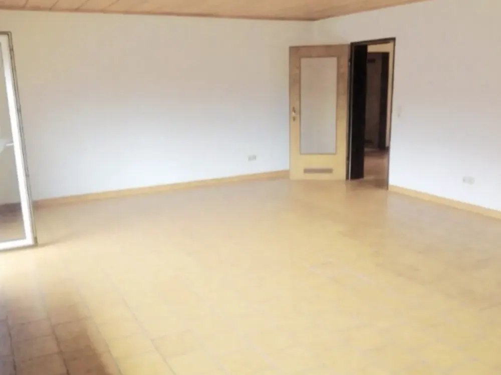 Freundliche 4 1/2 -Zimmer-Terrassenwohnung mit Balkon und Einbauküche in Rodenbach