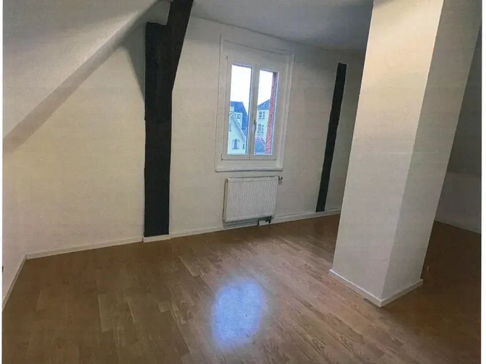 ES-Zentrum, ruhig, tolle Wohnung mit teilweise Aussicht Ri. Burg