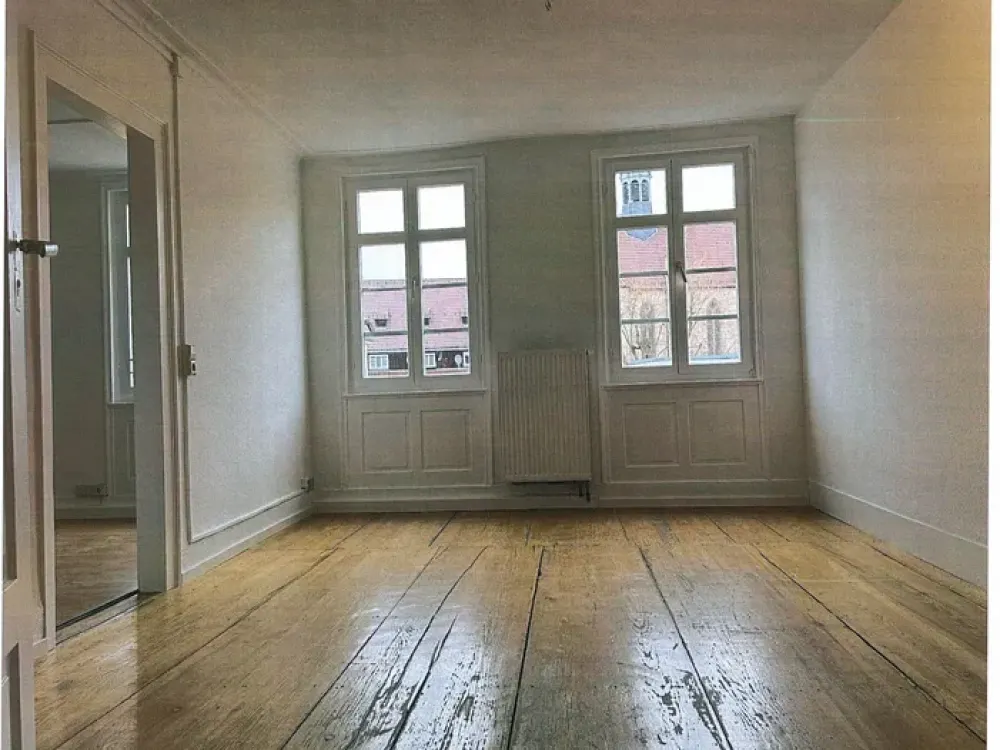 ES-Zentrum, ruhig, tolle Wohnung mit teilweise Aussicht Ri. Burg