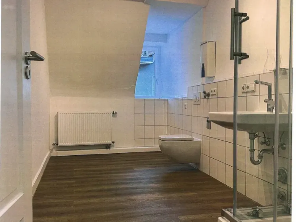 ES-Zentrum, ruhig, tolle Wohnung mit teilweise Aussicht Ri. Burg