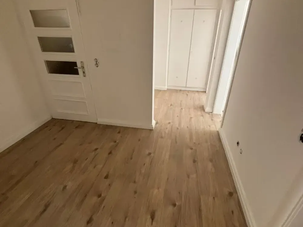 Vorankündigung nach Sanierung: Großzügige 2-Zimmer Altbauwohnung mit Blick in die Goetheanlage