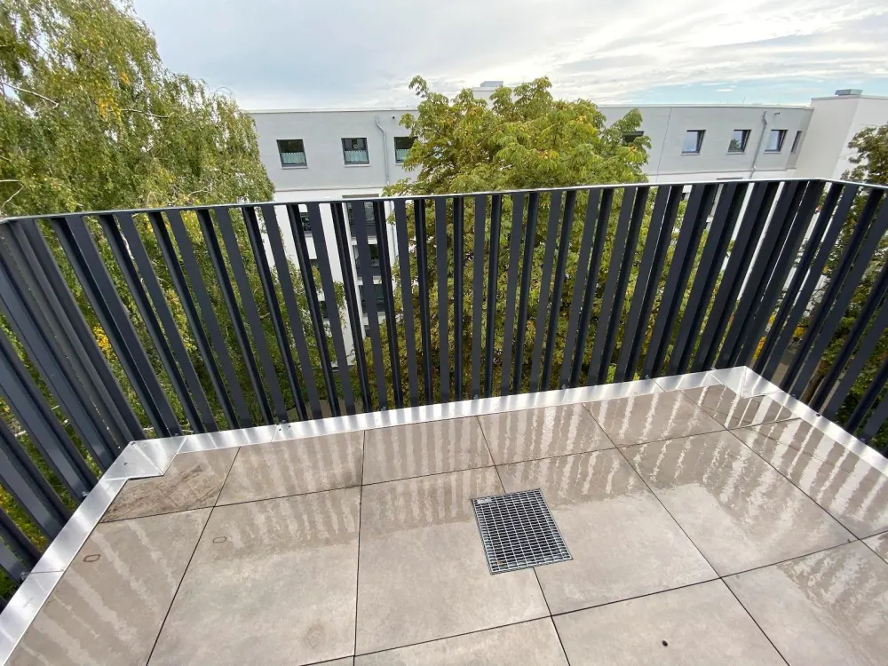 Moderne Wohnung mit Dusche im Grünen