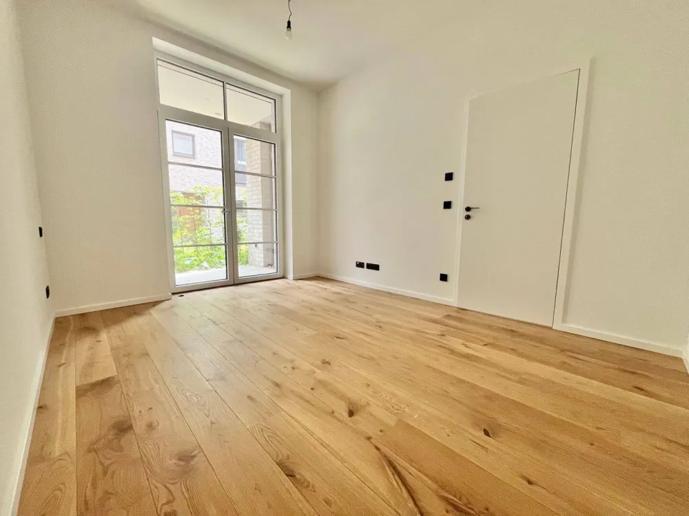 Ruhige Lage im Schanzenviertel: Neubau-Erstbezug im Erdgeschoss mit Terrasse