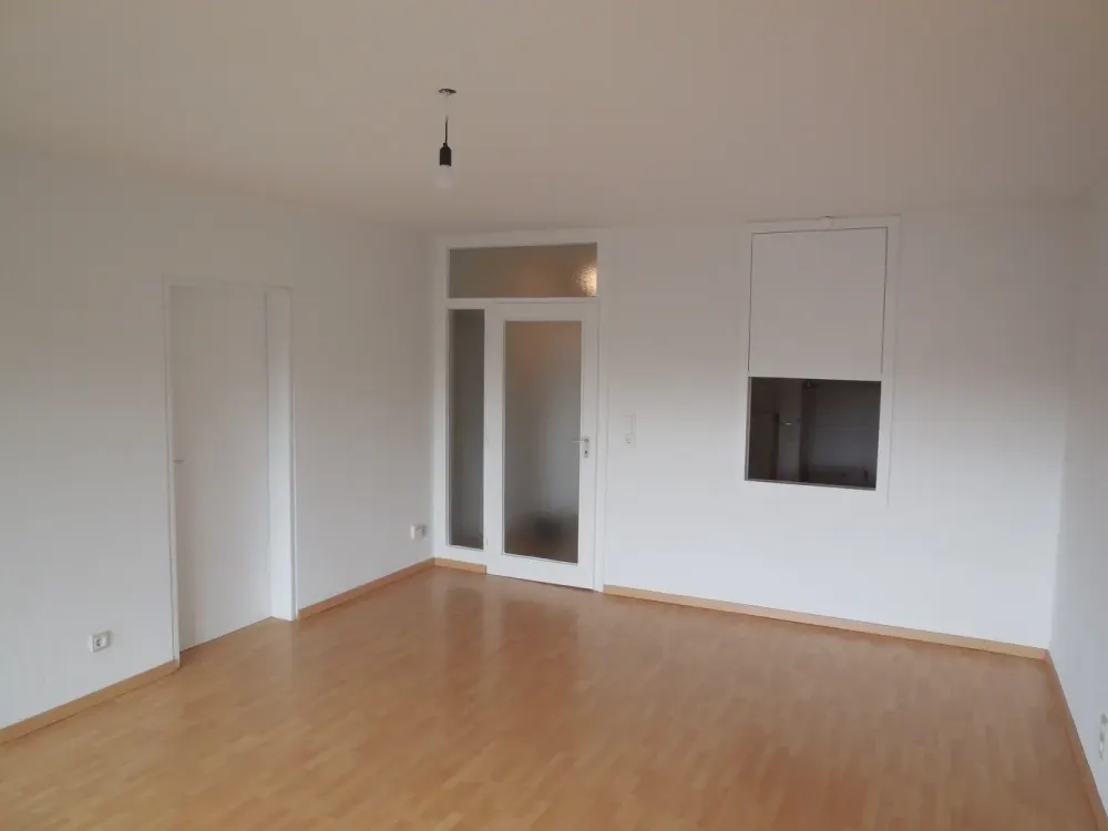 2-Zimmer-Wohnung mit großer Loggia, TG-Stellplatz, Frankfurt-Bornheim