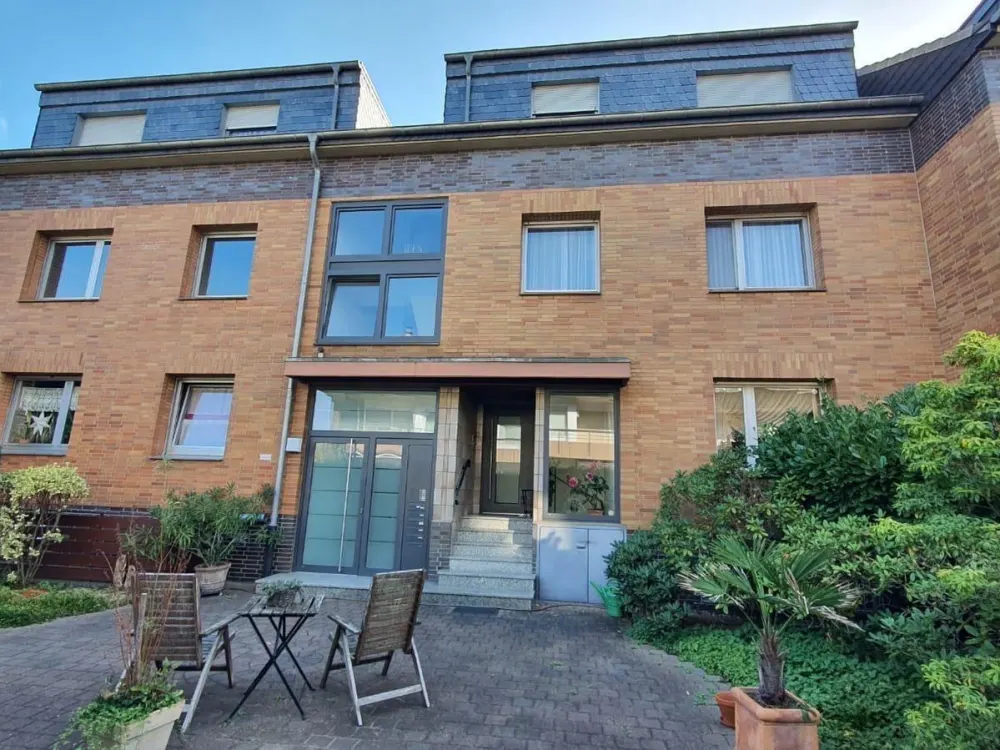 Rahm: Garten-Wohnung mit Haus im Haus-Charakter