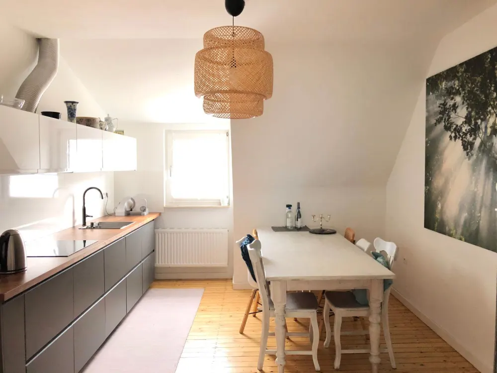 3,5-Zimmer-Wohnung in Düsseldorf - teilmöbliert