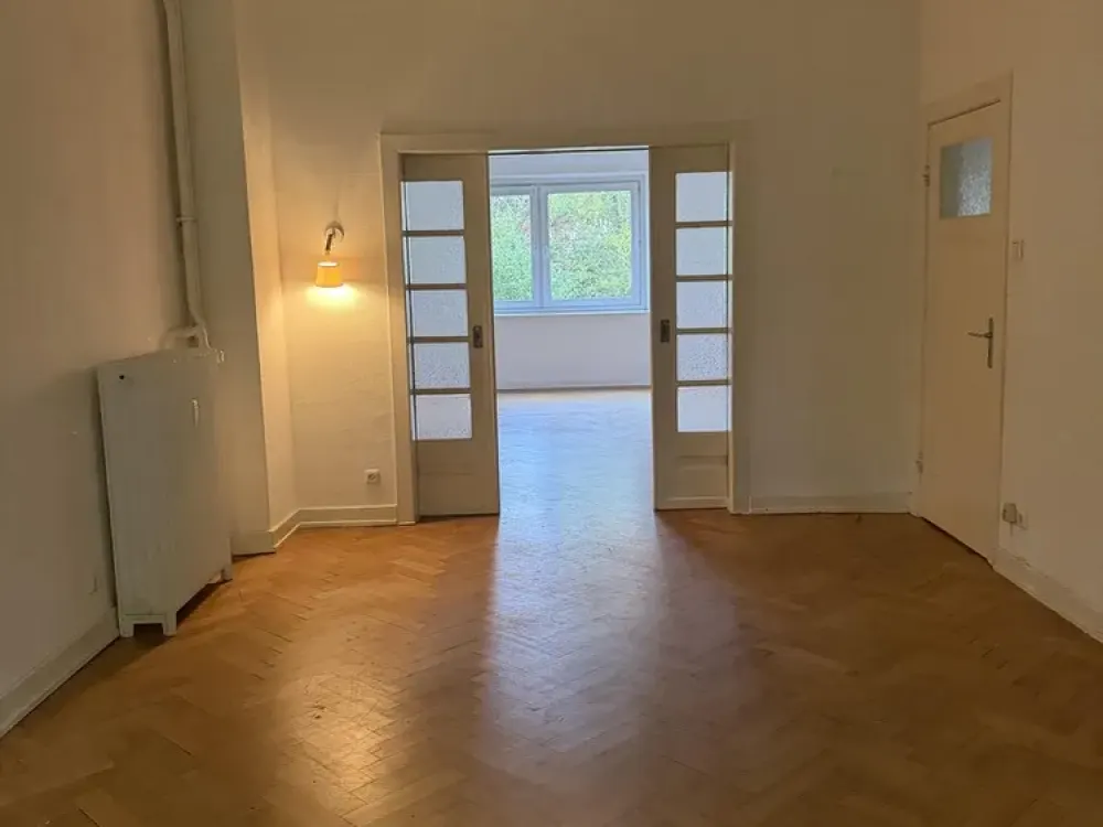 Charmante Altbauwohnung mit Fischgrätparkett, hohen Decken und großem GartenWellingsbüttel