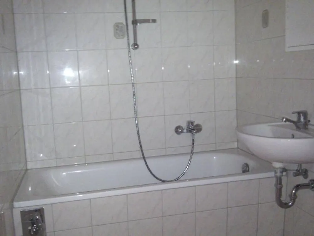 Familien aufgepasst: Frisch geweißte 4-Zimmerwohnung mit Aufzug und Balkon