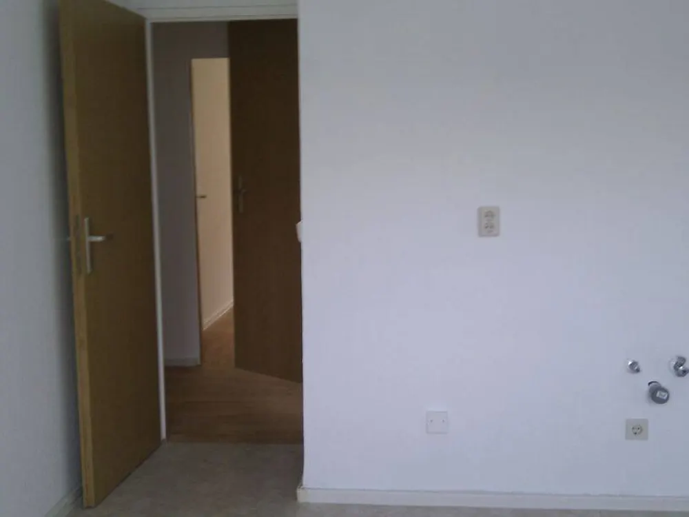 Familien aufgepasst: Frisch geweißte 4-Zimmerwohnung mit Aufzug und Balkon