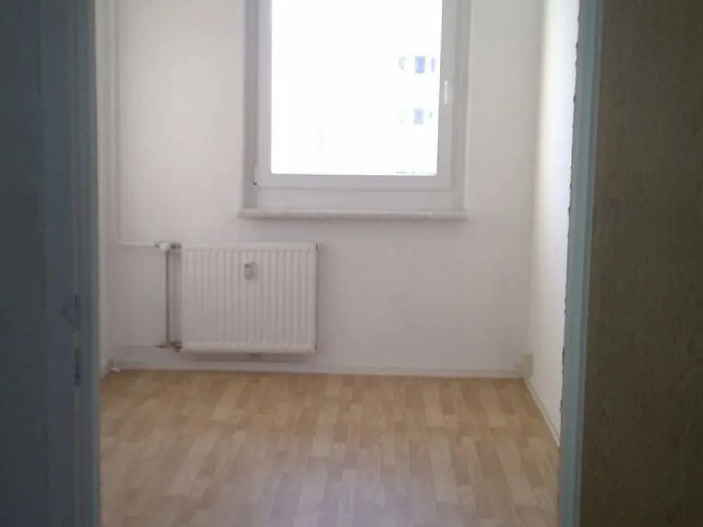 Familien aufgepasst: Frisch geweißte 4-Zimmerwohnung mit Aufzug und Balkon