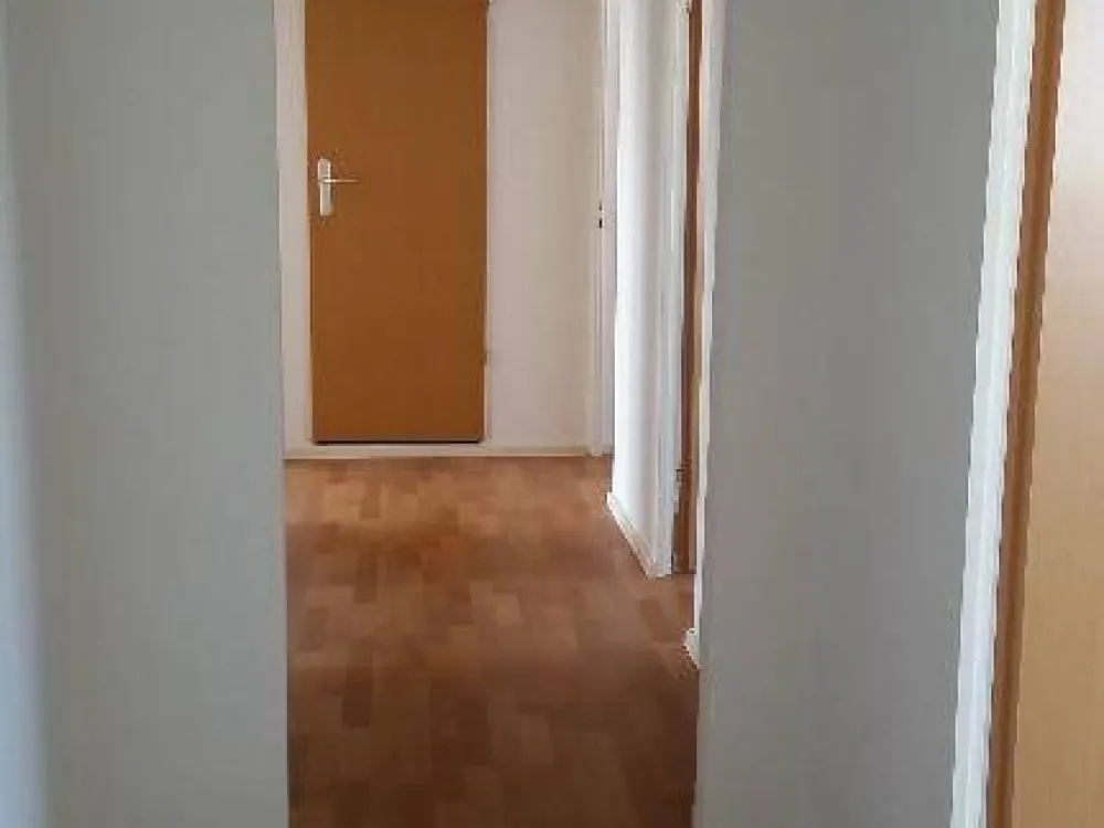 Familien aufgepasst: Frisch geweißte 4-Zimmerwohnung mit Aufzug und Balkon