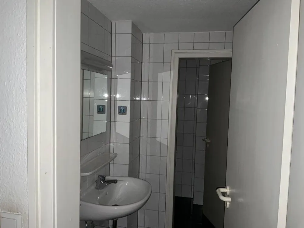 Großzügige 5-Zimmer Wohnung mit großem Balkon und viel Gestaltungspotenzial in Pempelfort