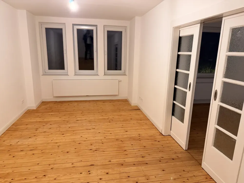 First occupancy after renovation, spacious 4-room apartment in prime location Engelbosteler Damm