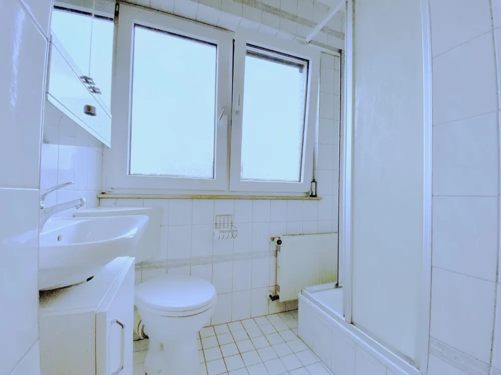 Bright Partly Furnished 1.5-Room Old Building Apartment with Daylight Bathroom