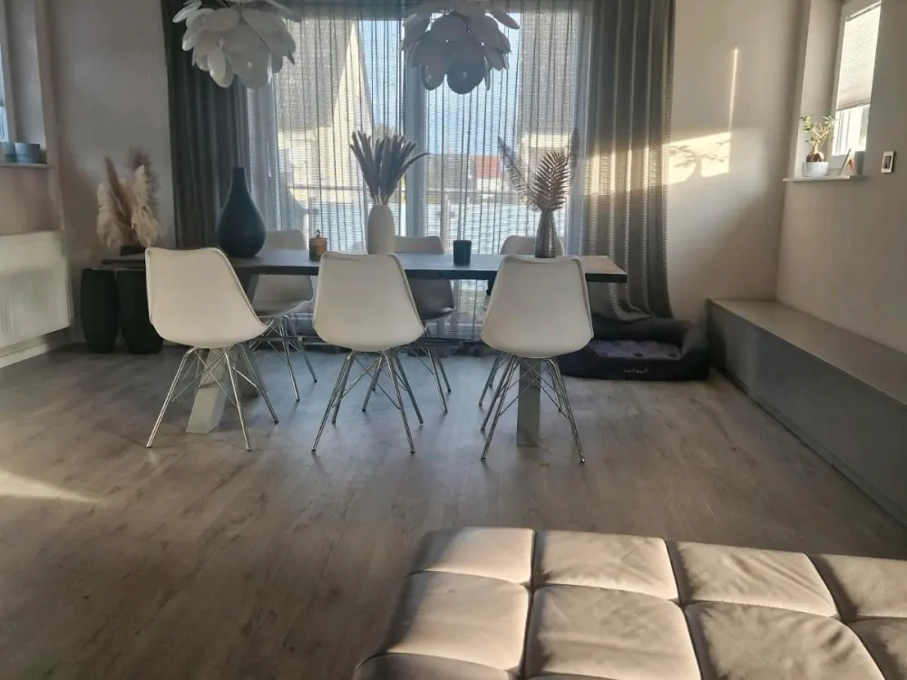 4-Zimmer-Wohnung im OG mit Balkon, Kamin, EBK, Garage&Stellplatz