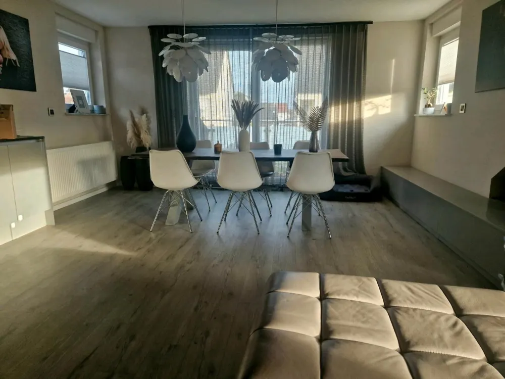 4-Zimmer-Wohnung im OG mit Balkon, Kamin, EBK, Garage&Stellplatz