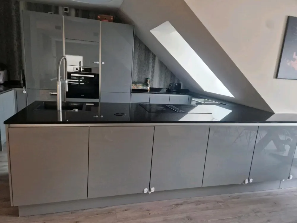 4-Zimmer-Wohnung im OG mit Balkon, Kamin, EBK, Garage&Stellplatz