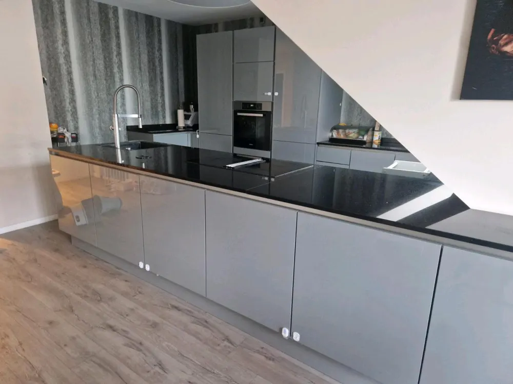 4-Zimmer-Wohnung im OG mit Balkon, Kamin, EBK, Garage&Stellplatz
