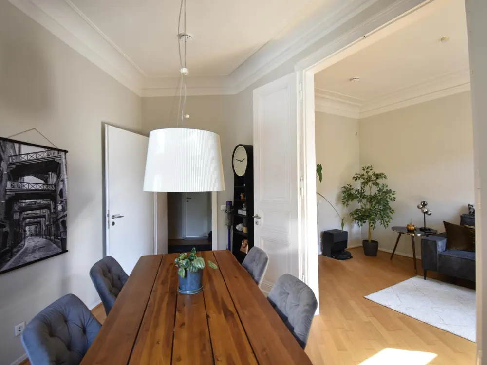 Altbaucharme in OBK! Moderne 3-Zimmer-Wohnung zu vermieten