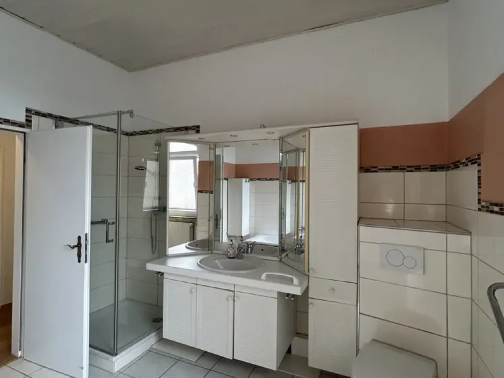 WG ZIMMER in Köln-Weidenpesch 3er Wg (2 Zimmer verfügbar)