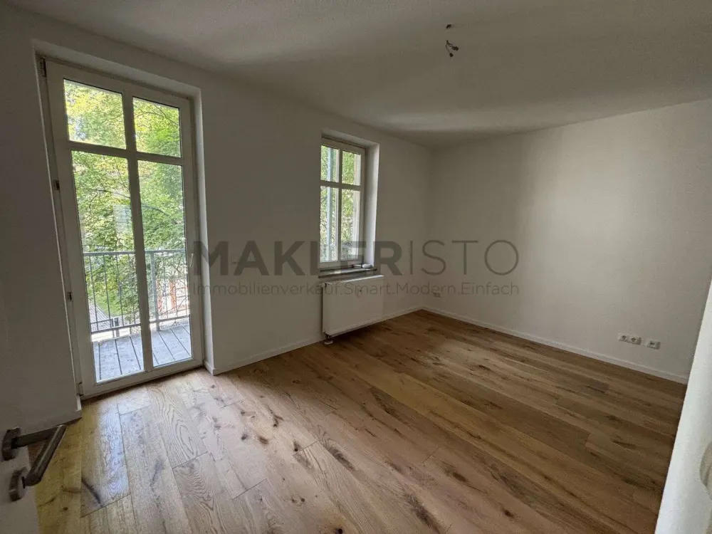 **Frisch modernisierte 2-Zimmer-Wohnung mit Balkon & Aufzug - Kleinzschocher**