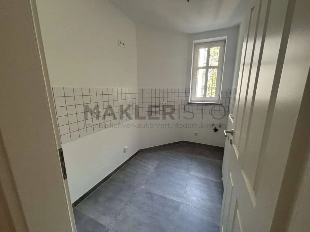**Frisch modernisierte 2-Zimmer-Wohnung mit Balkon & Aufzug - Kleinzschocher**