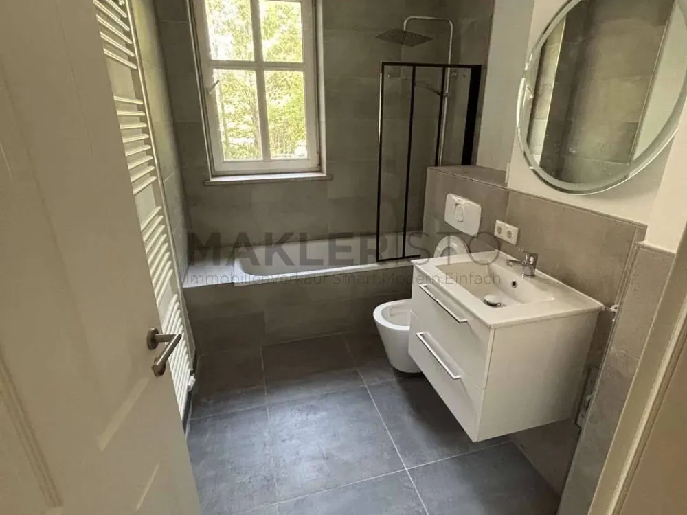 **Frisch modernisierte 2-Zimmer-Wohnung mit Balkon & Aufzug - Kleinzschocher**