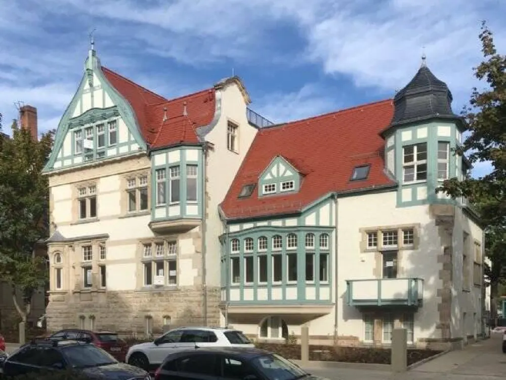 Traumhafte Wohnung mit Dachterrasse und EBK im sanierten Denkmal