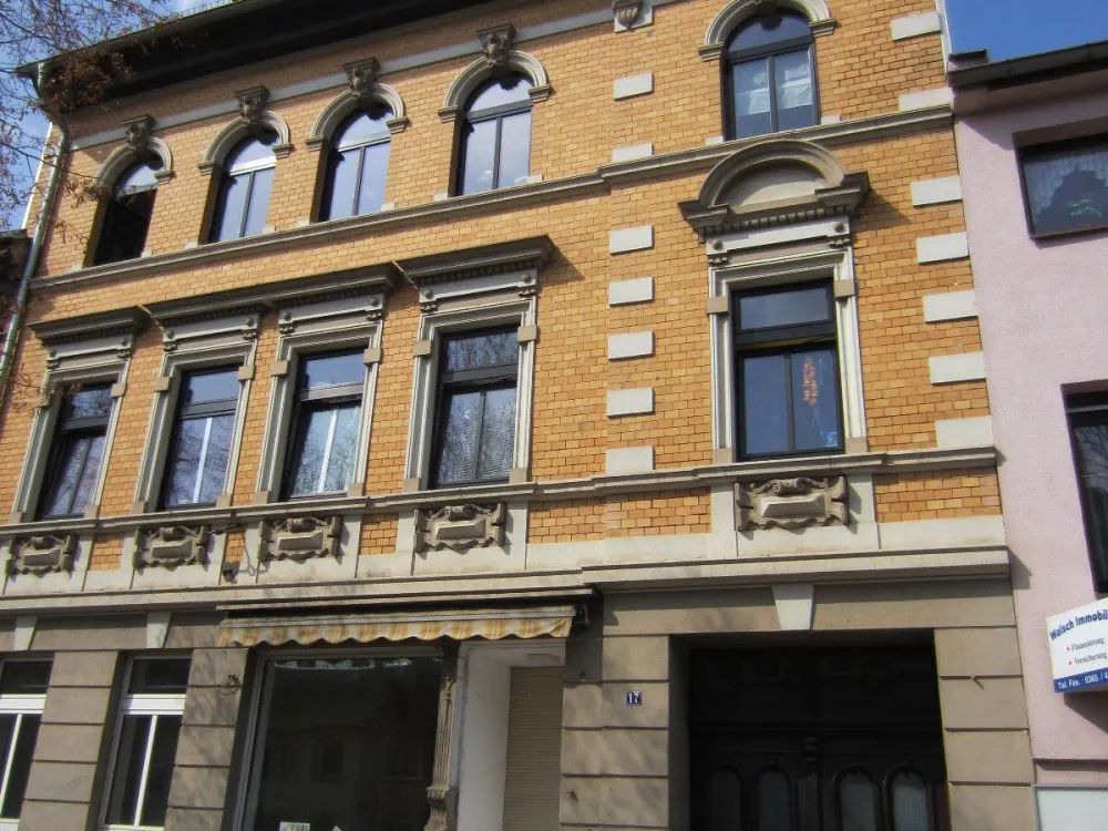 Spacious 4-Room Apartment with Balcony & Parking Space, First Occupancy After Bathroom Renovation