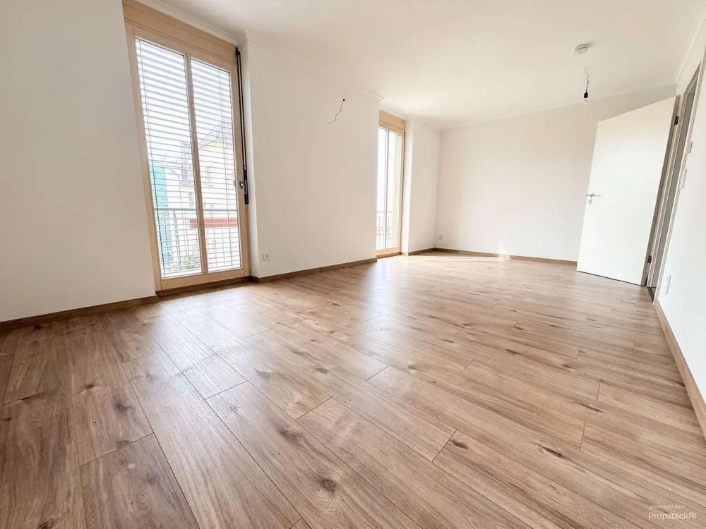 Helle Dachgeschosswohnung mit großer Dachterrasse und zwei Balkonen