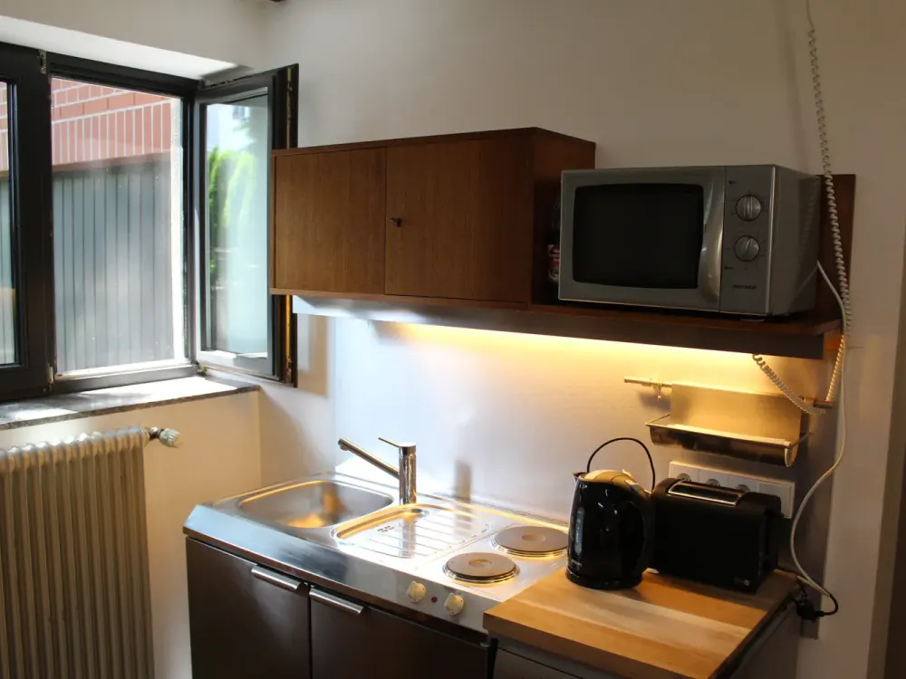 Nur für Wochenendpendler/innen - Modern möbliertes 1 Zi.-Apartment in zentraler Lage