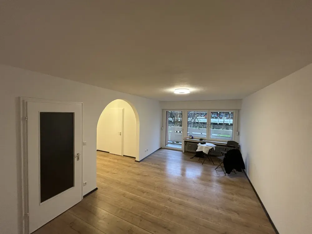 Bright, Well-Located 2-Room Apartment with Balcony in Pasing