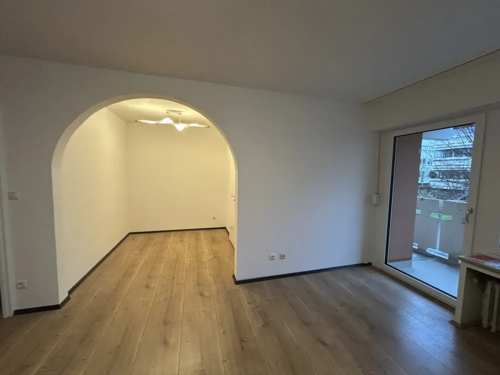 Bright, Well-Located 2-Room Apartment with Balcony in Pasing