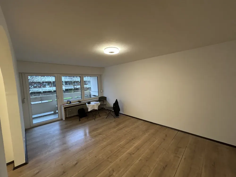 Bright, Well-Located 2-Room Apartment with Balcony in Pasing