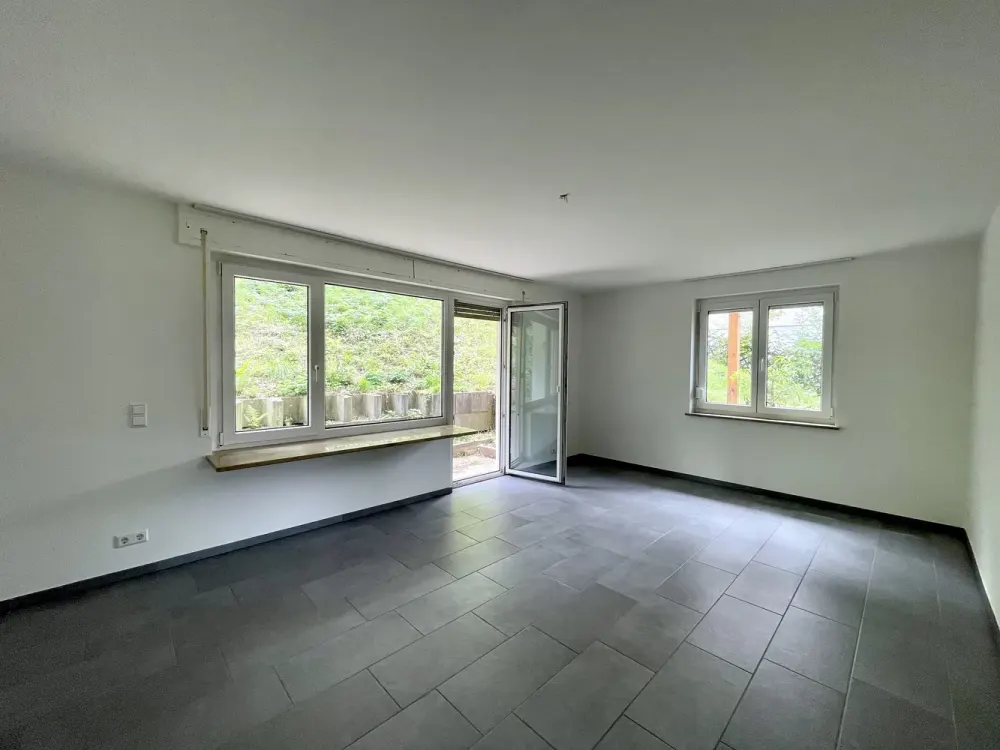 Moderne 3-Zimmer-Wohnung mit Terrasse, Einbauküche und Garage in attraktiver Lage von Esslingen