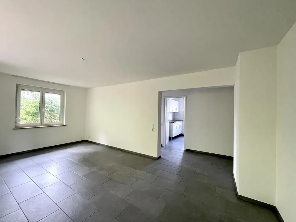 Moderne 3-Zimmer-Wohnung mit Terrasse, Einbauküche und Garage in attraktiver Lage von Esslingen